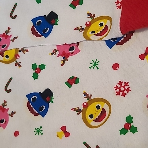 Baby shark Christmas pj set - Picture 3 of 5